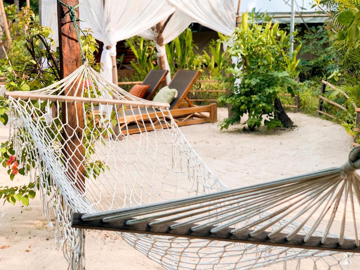 La Cocoteraie Ecolodge - Luxury Glamping Tents Τζίλι Τραγουανγκάν Εξωτερικό φωτογραφία