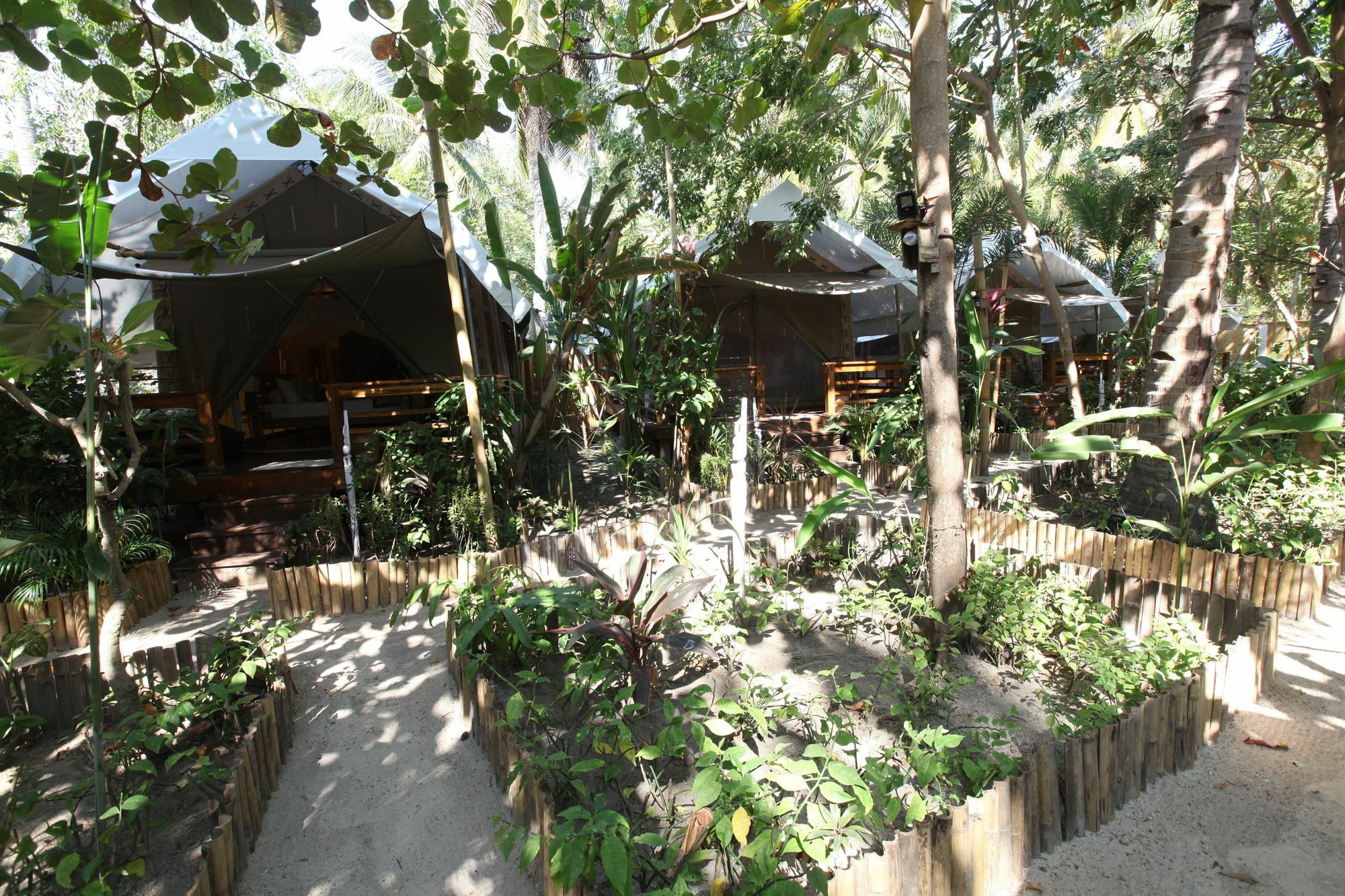 La Cocoteraie Ecolodge - Luxury Glamping Tents Τζίλι Τραγουανγκάν Εξωτερικό φωτογραφία